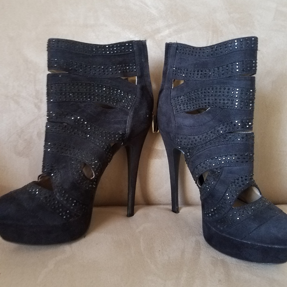Pre - loved Bebe booties